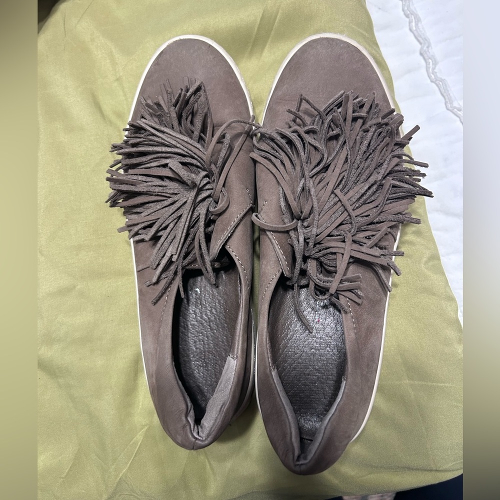 JSLIDES Women's Brown Pom Pom Sneakers Size 7.5